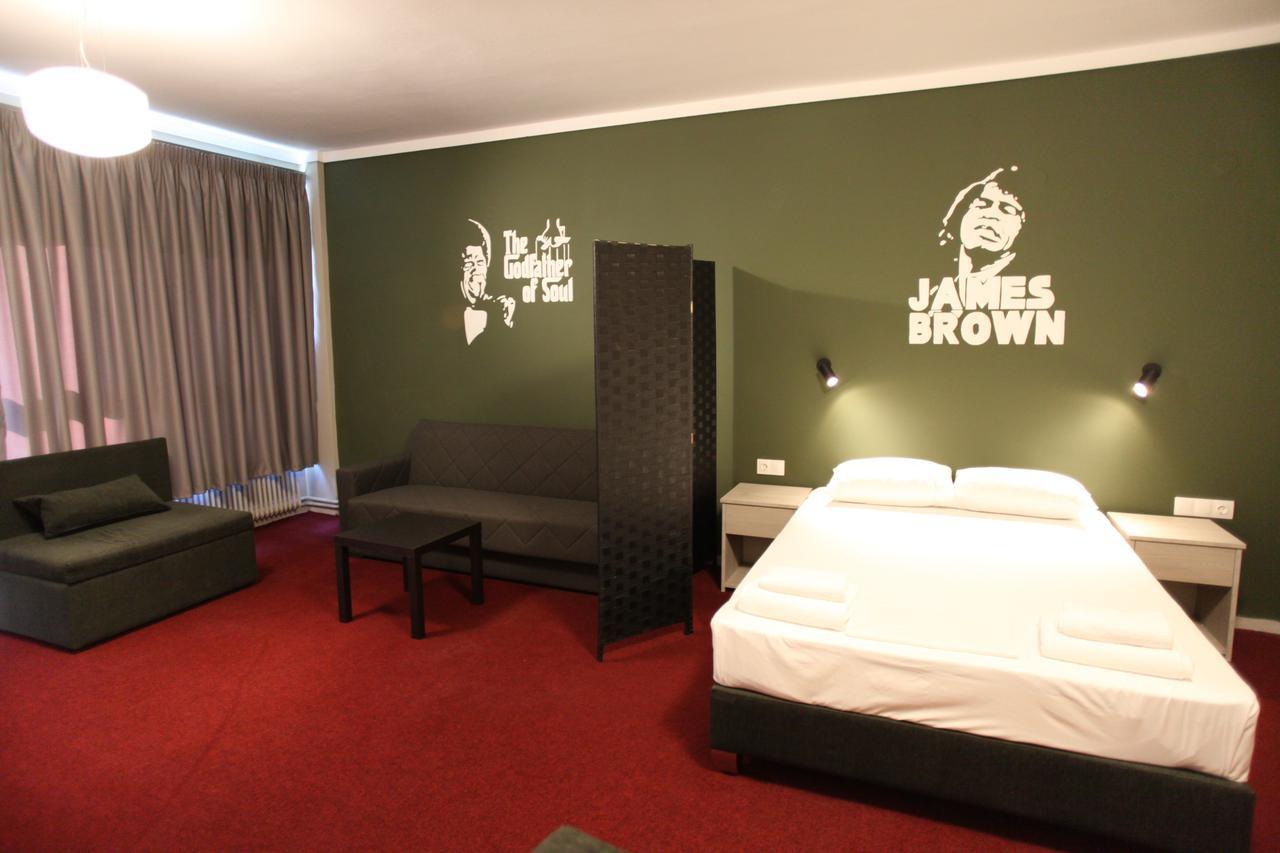 Stay Hybrid Hostel Салоники Экстерьер фото